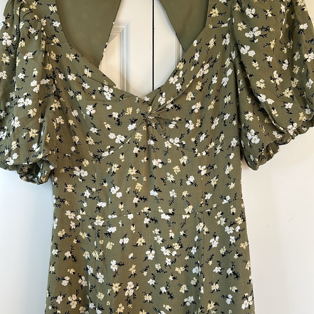 Aster the Label dress size Medium Sage green floral bubble sleeves lined. - Picture 4 of 10